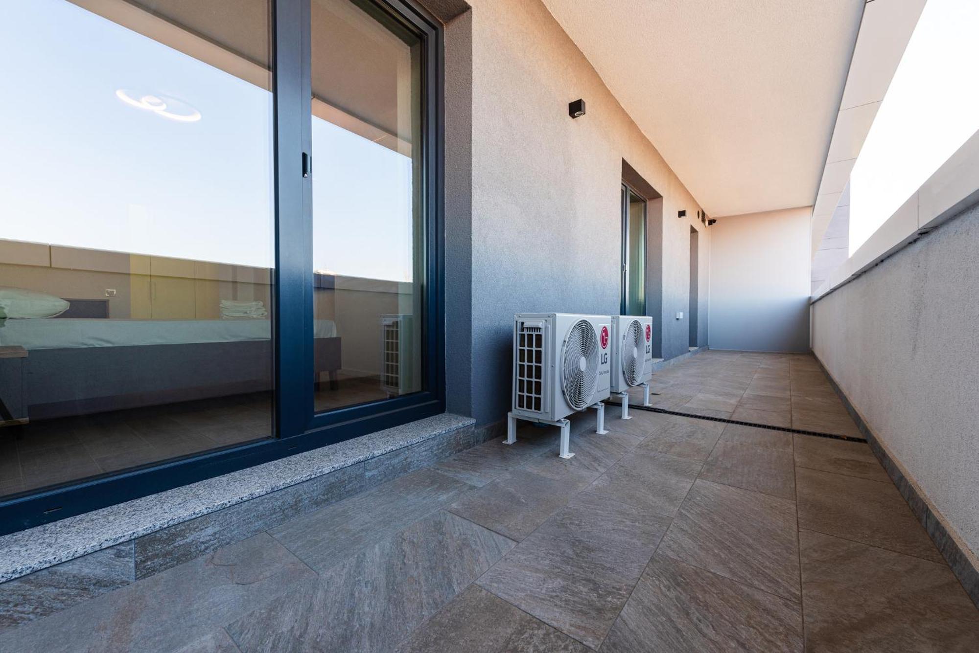 Vanda - Park-View Apartment With Private Balcony Bukarest Exterior foto